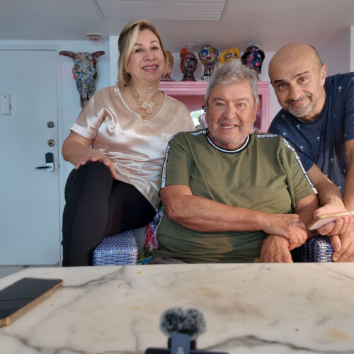 "Marcela, Humberto Poidomani y Mickael en el estudio de arte de Humberto en Collins, Miami, Florida"